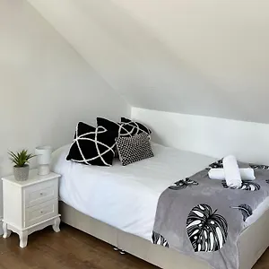 https://apt-studio-near-beach.brighton-hotels-england.com