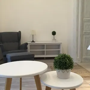 https://shabby-chic-budapest-apartment.inbudapesthotels.com